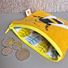 Load image into Gallery viewer, Bumble bee coin purse