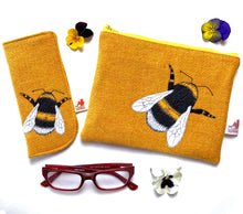 Load image into Gallery viewer, Bee glasses case