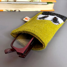 Load image into Gallery viewer, Badger glasses case